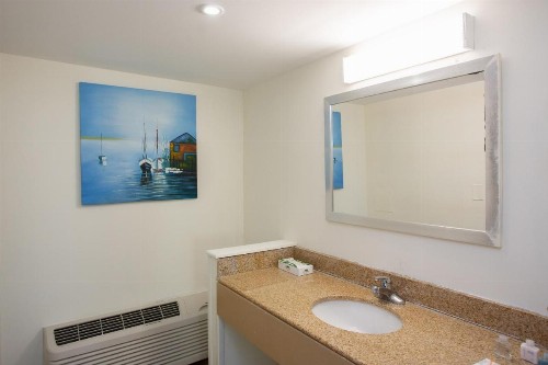 Super 8 by Wyndham Virginia Beach Oceanfront - image 38