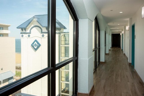 Super 8 by Wyndham Virginia Beach Oceanfront - image 4