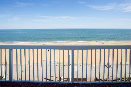 Super 8 by Wyndham Virginia Beach Oceanfront - image 42