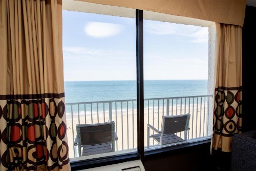 Super 8 by Wyndham Virginia Beach Oceanfront - image 7