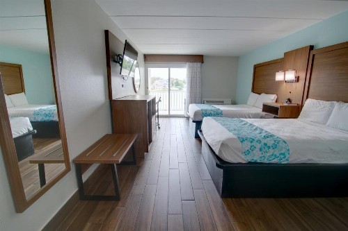 Seashire Inn & Suites - image 11