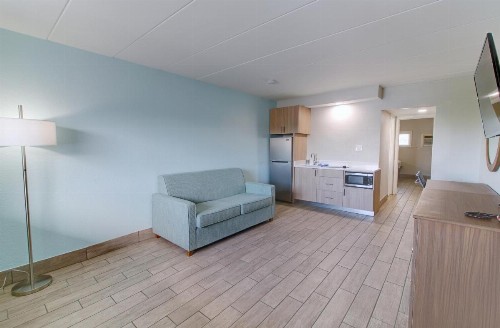 Seashire Inn & Suites - image 14