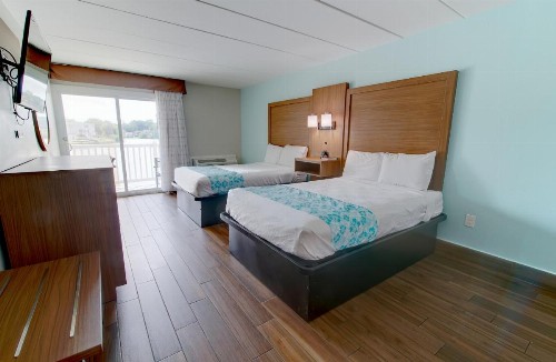 Seashire Inn & Suites - image 17