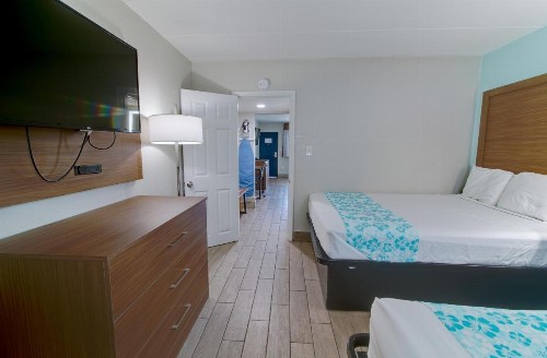 Seashire Inn & Suites - image 18