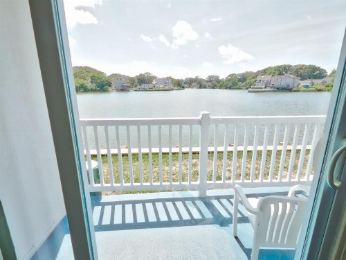 Seashire Inn & Suites - image 23