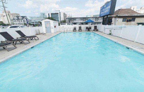Seashire Inn & Suites - image 30