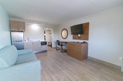 Seashire Inn & Suites - image 33