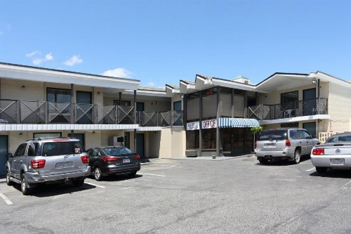 Blue Marlin Motel - image 8