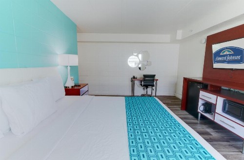 Howard Johnson by Wyndham Virginia Beach At The Beach - image 27