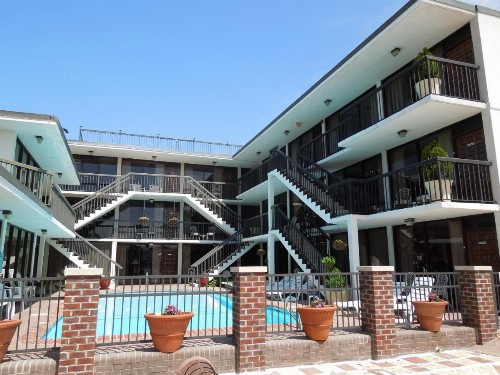 Alamar Resort Inn - image 1