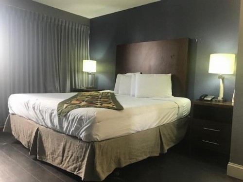 Alamar Resort Inn - image 13