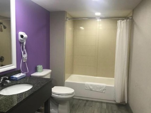 Alamar Resort Inn - image 23