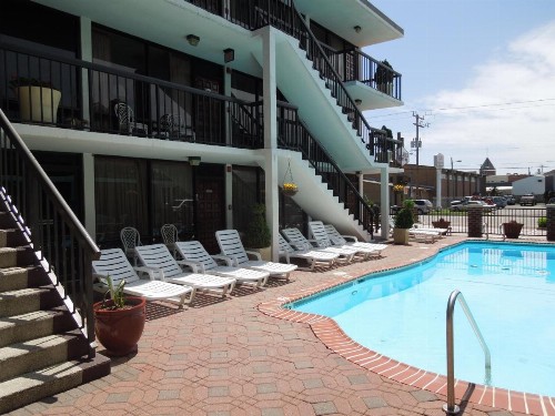 Alamar Resort Inn - image 7