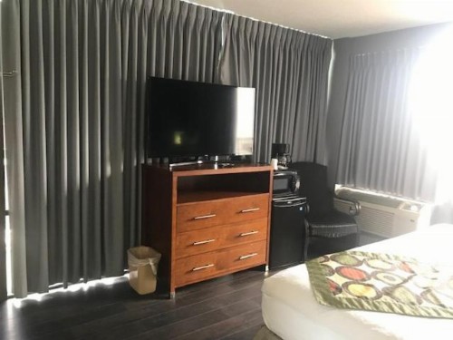 Alamar Resort Inn - image 8
