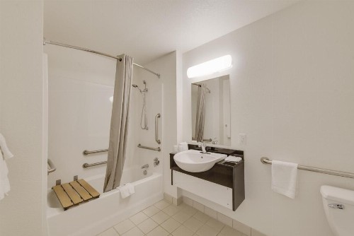 Motel 6 Virginia Beach - image 33