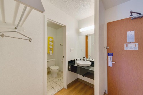 Motel 6 Virginia Beach - image 36