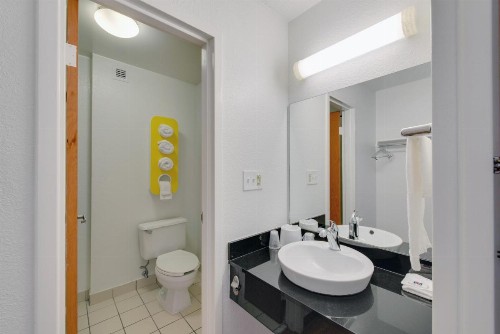 Motel 6 Virginia Beach - image 42