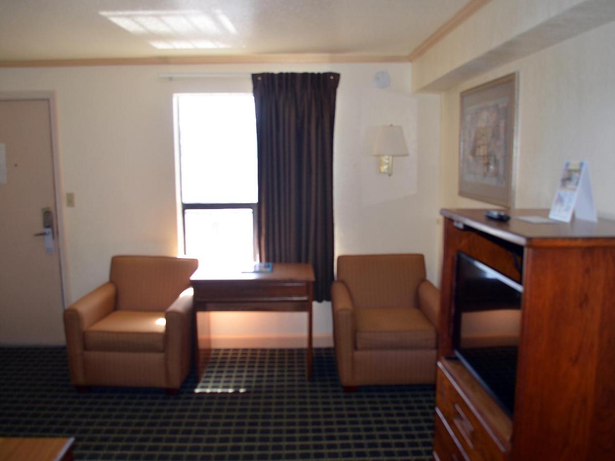 Cerca Del Mar Motel - image 3