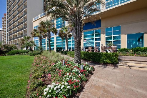 Hilton Garden Inn Virginia Beach Oceanfront - image 2