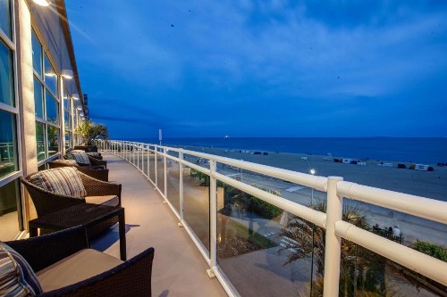 Hilton Garden Inn Virginia Beach Oceanfront - image 8
