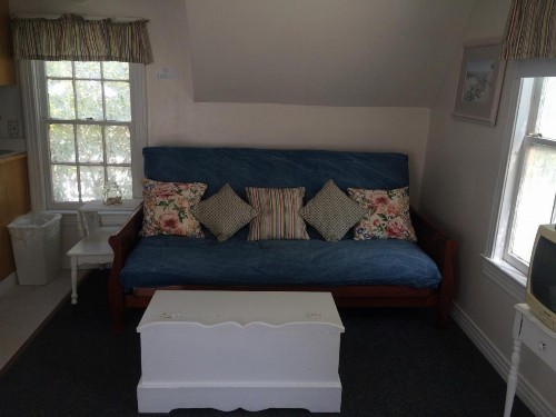 Angie's Guest Cottage - image 13