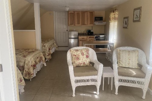 Angie's Guest Cottage - image 37