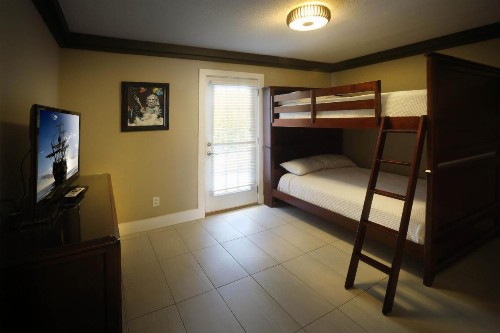 Plaza 2700 Luxury Beach Suites - image 10