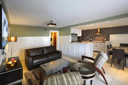 Plaza 2700 Luxury Beach Suites - image 7