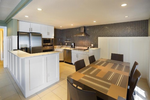 Plaza 2700 Luxury Beach Suites - image 8