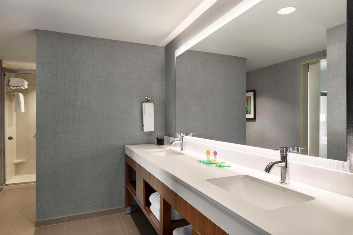 Hyatt Place Virginia Beach Town Center - image 2