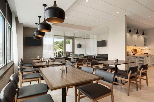 Hyatt Place Virginia Beach Town Center - image 9