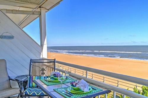 Oceanfront Virginia Beach Studio with Community Pool - image 1