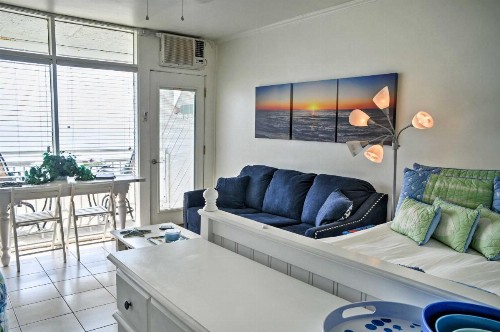 Oceanfront Virginia Beach Studio with Community Pool - image 12
