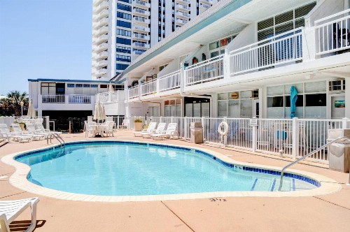 Oceanfront Virginia Beach Studio with Community Pool - image 6