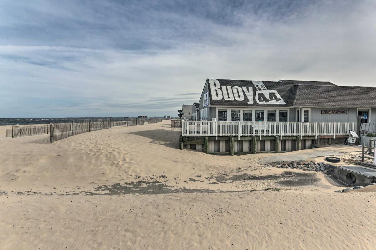 Virginia Beach House on Lake - 1 Blk to Coast - main image