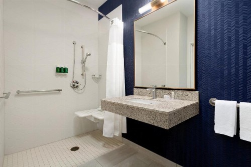 Fairfield Inn by Marriott Visalia Sequoia - image 2