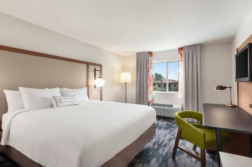 Fairfield Inn by Marriott Visalia Sequoia - image 5