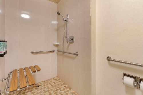 Best Western Visalia Hotel - image 12