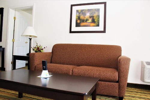 Best Western Visalia Hotel - image 15