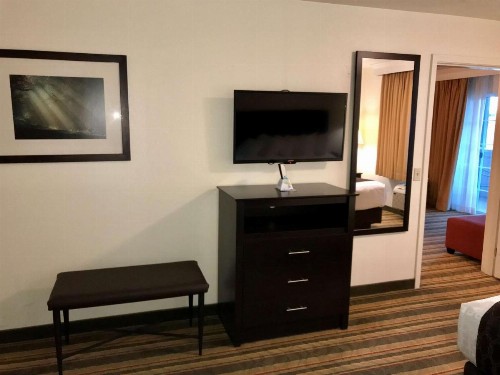 Best Western Visalia Hotel - image 16
