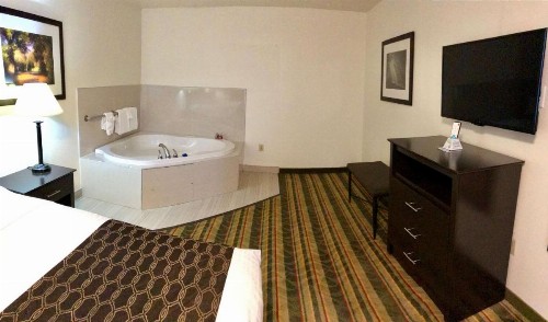 Best Western Visalia Hotel - image 26