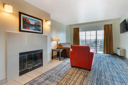 Best Western Visalia Hotel - image 35