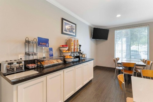 Best Western Visalia Hotel - image 36