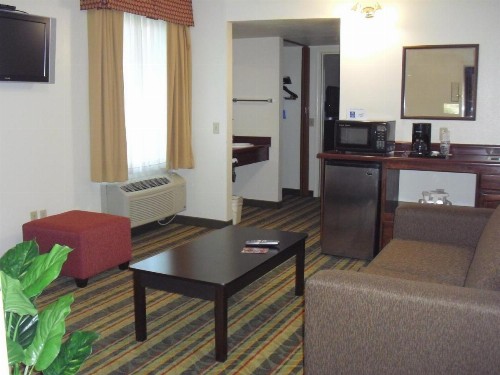 Best Western Visalia Hotel - image 37