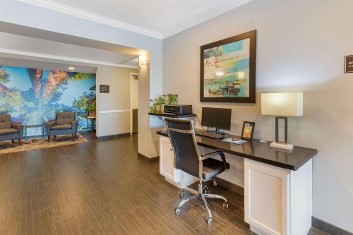 Best Western Visalia Hotel - image 40