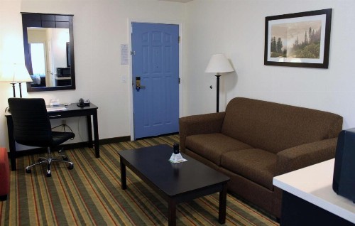 Best Western Visalia Hotel - image 6