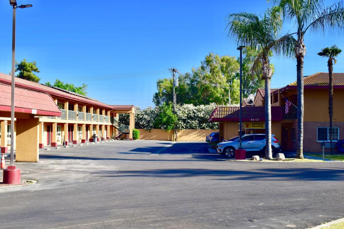 Super 8 by Wyndham Visalia - main image