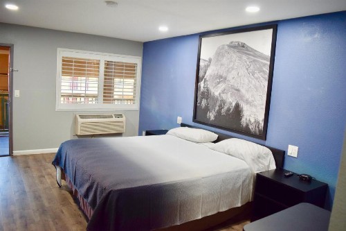 Super 8 by Wyndham Visalia - image 19