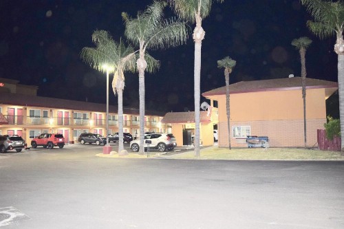Super 8 by Wyndham Visalia - image 25
