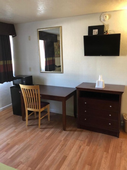 Americas Best Value Inn Visalia - image 11